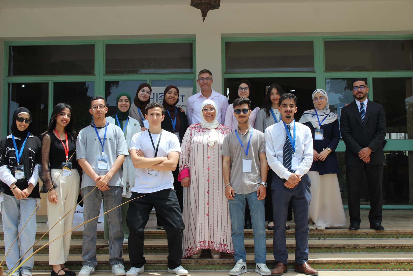 Photo officielle du Bureau Exécutif du Club ROBOTHINGS FSTM de l'année précédente